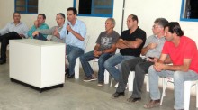 Prefeito anuncia licitação do asfalto da estrada em Bento Rodrigues