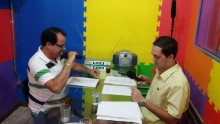Prefeito concede entrevista e responde ouvintes em emissora de rádio