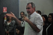 Prefeito de Itabirito, Alex Salvador, entrega 160 apartamentos gratuitamente