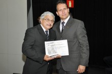 Prefeito de Itabirito recebe troféu Tancredo Neves 2011