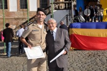 Prefeito é homenageado na comemoração dos 237 anos da Polícia Militar