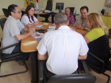 Prefeito recebe representantes do “Poesia Viva”