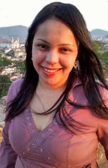 Priscilla Porto em Noite de Autógrafos e Bate-Papo na Biblioteca Pública de Ouro Preto hoje, dia 10 de dezembro