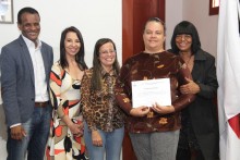Profissionais da saúde recebem certificados de capacitação