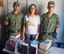 Programa de educação ambiental da Policia Militar de Meio Ambiente realiza doação de livros ao projeto ‘’Leia Mariana’’