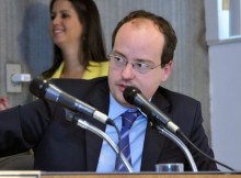 Projeto de Lei que propõe medidas educativas contra vandalismo nas escolas avança na Assembleia