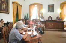 Representantes do executivo marianense fazem demonstrativo de fechamento das contas de 2016