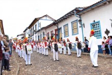 Retorno do Desfile Cívico alusivo ao 7 de setembro reúne mais de 20 unidades escolares de Mariana