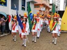 Santa Rita Durão festeja a padroeira e o Dia da Pátria com desfile e shows