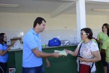 Secretaria de Esportes e Lazer entrega materiais esportivos para o Projeto Comunidade em Movimento