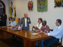 Secretários trocam governo por disputa de vaga no legislativo