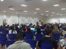 Seminário sobre manejo de cães e gatos atrai público de toda a região