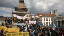 Servidores administrativos da educação fazem manifestação em Ouro Preto