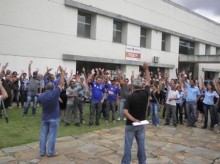 Servidores de Mariana podem deflagrar greve