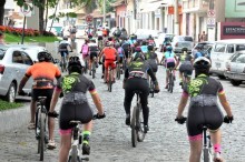 #SóDelas: prova feminina de ciclismo movimenta Itabirito