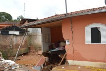 Temporal assusta moradores e causa estragos em Santa Rita de Ouro Preto