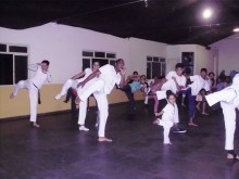 Trabalho social ensina capoeira à jovens de Ouro Preto