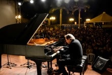 Um piano pela Estrada Real