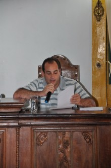 Vereador afirma que “prefeito ilude eleitores”