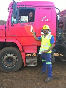 Voluntários da Gerdau promovem blitz educativa no interior de Minas Gerais