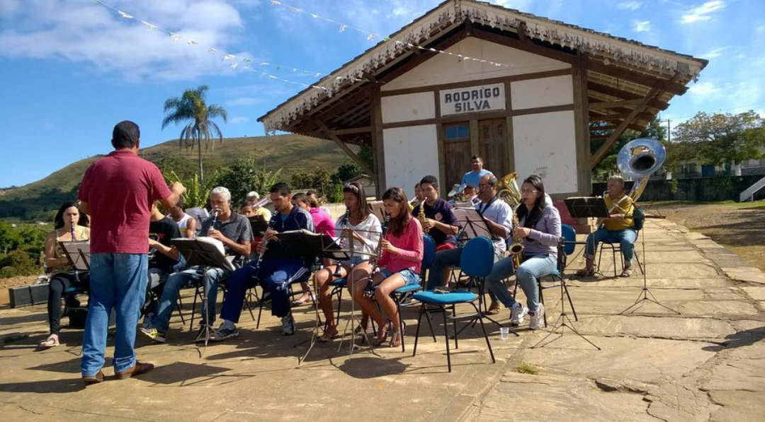 Em comemoração aos 123 anos, Sociedade Musical Santa Cecília promove apresentações em Rodrigo Silva