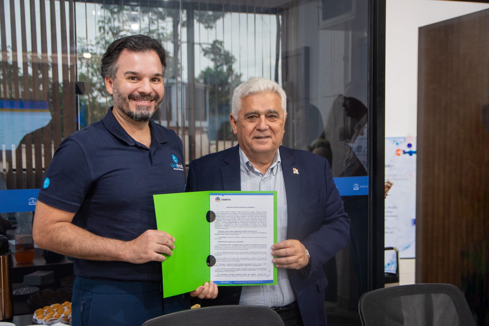 Prefeitura de Itabirito inicia entrega da Certidão de Regularização Fundiária para moradores do Água Limpa