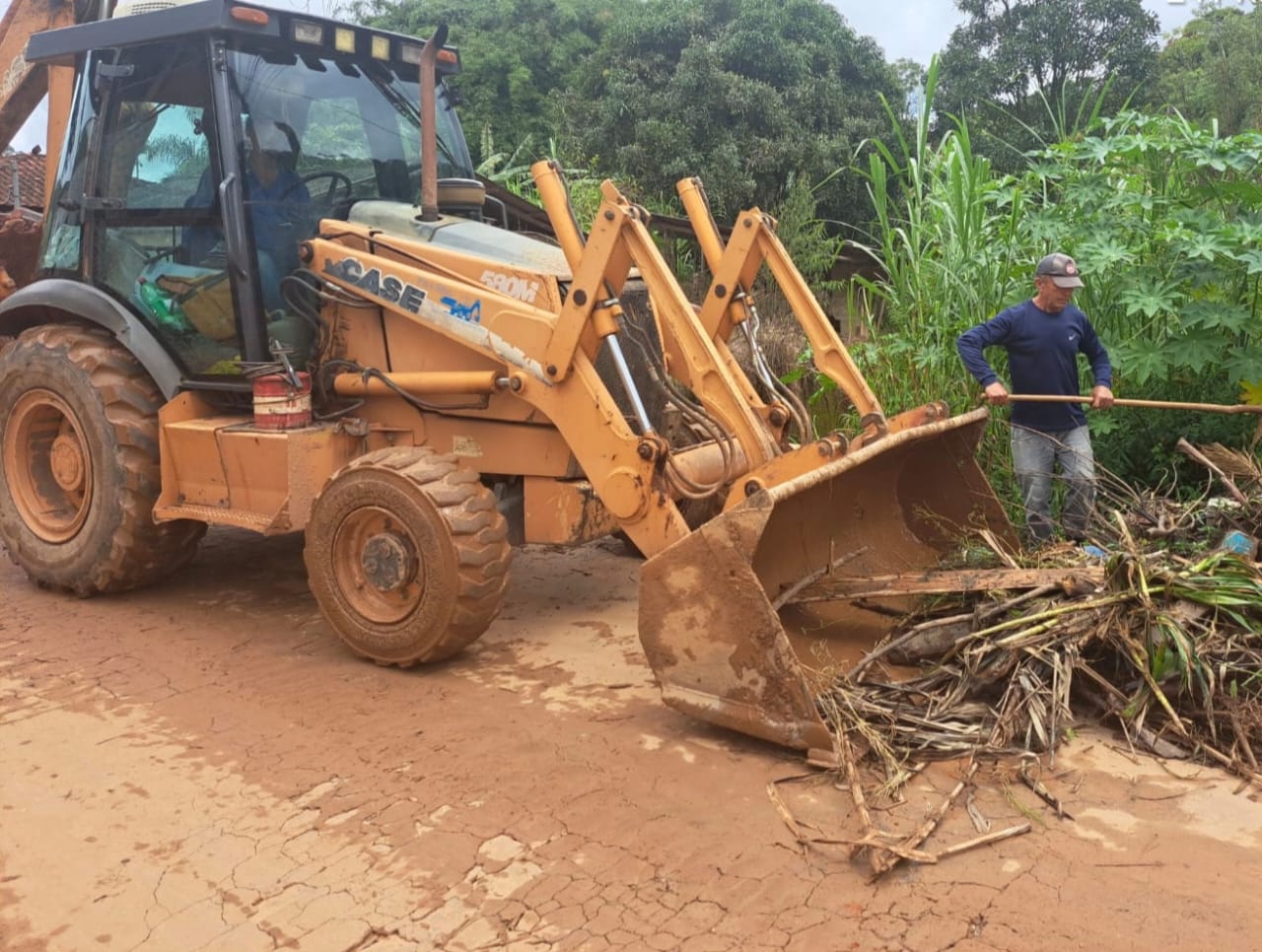 Prefeitura de Ouro Preto realiza força-tarefa para resolver impactos da chuva em Santa Rita