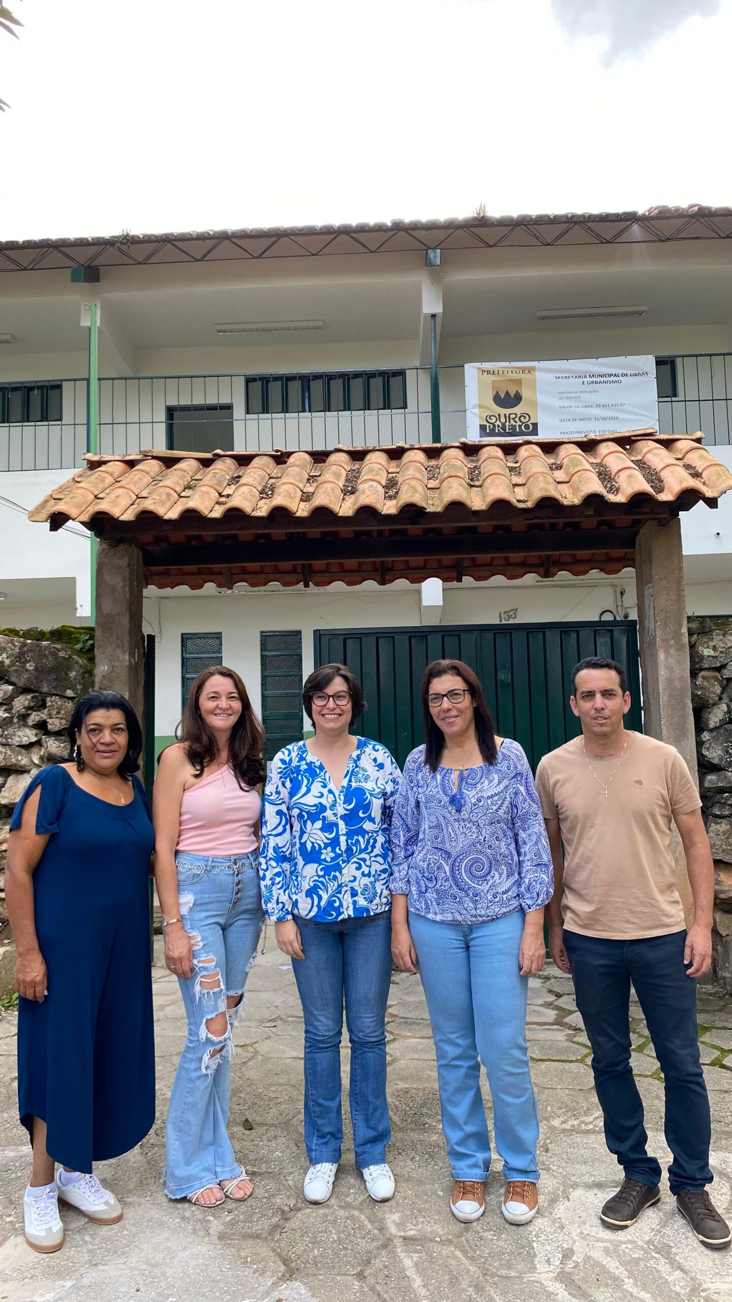 Presidente da Câmara de Ouro Preto confere obras da escola de Glaura