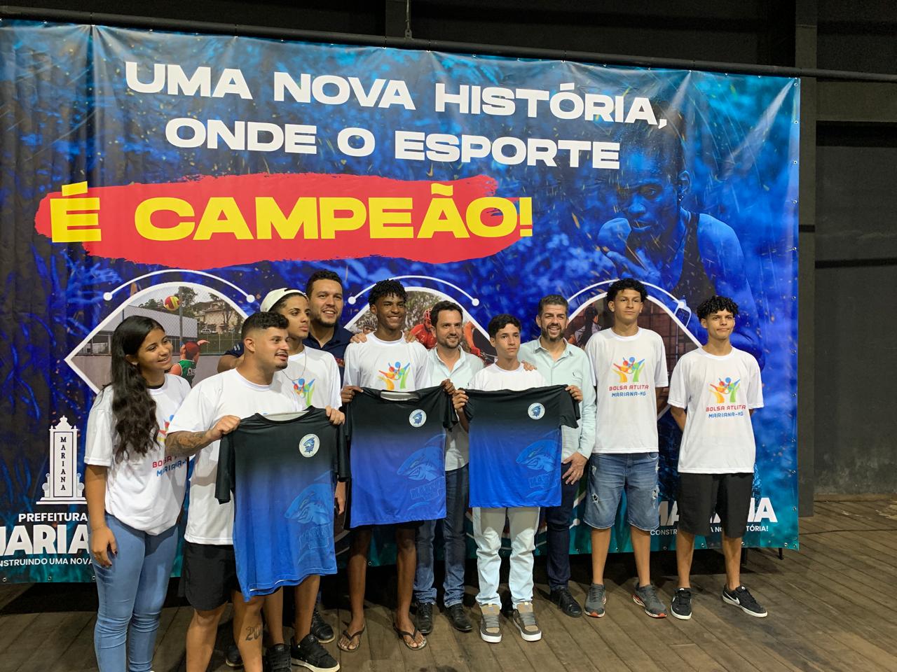 Mariana realiza entrega do Bolsa Atleta