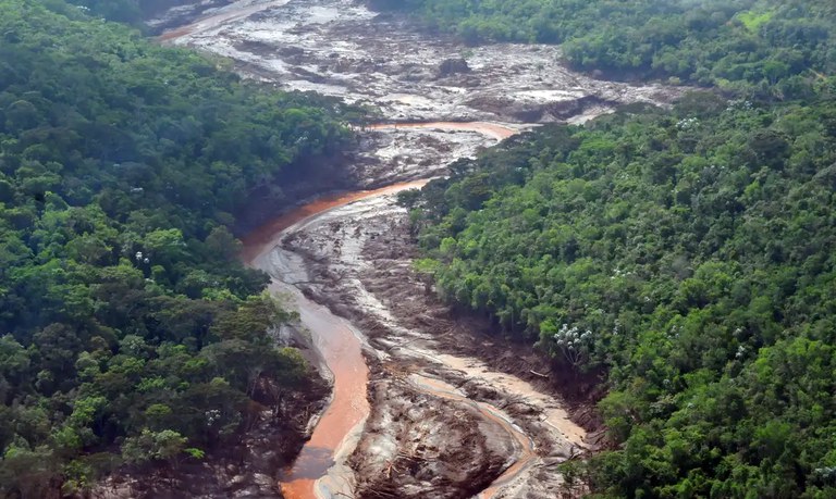 BHP admite que repactuação exclui 60% dos atingidos pela barragem de Fundão