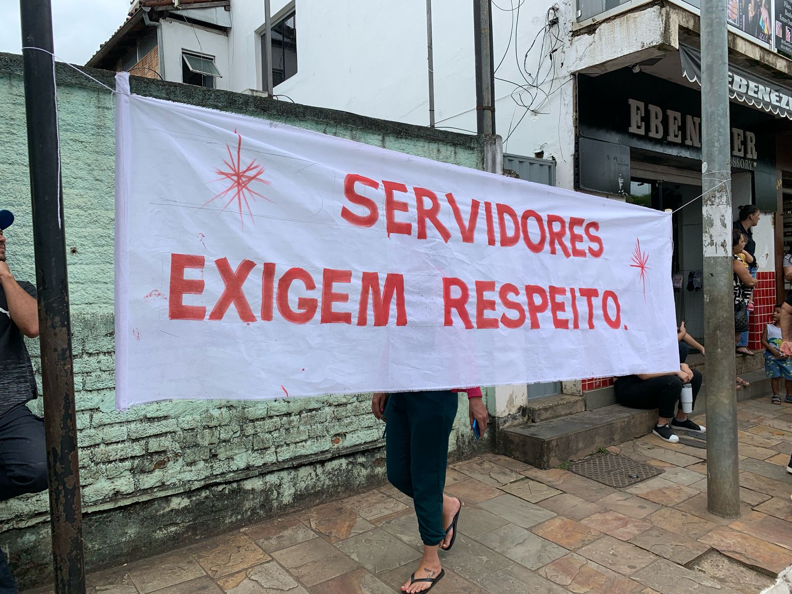 Servidores de Mariana decidem manter greve até resposta positiva do executivo