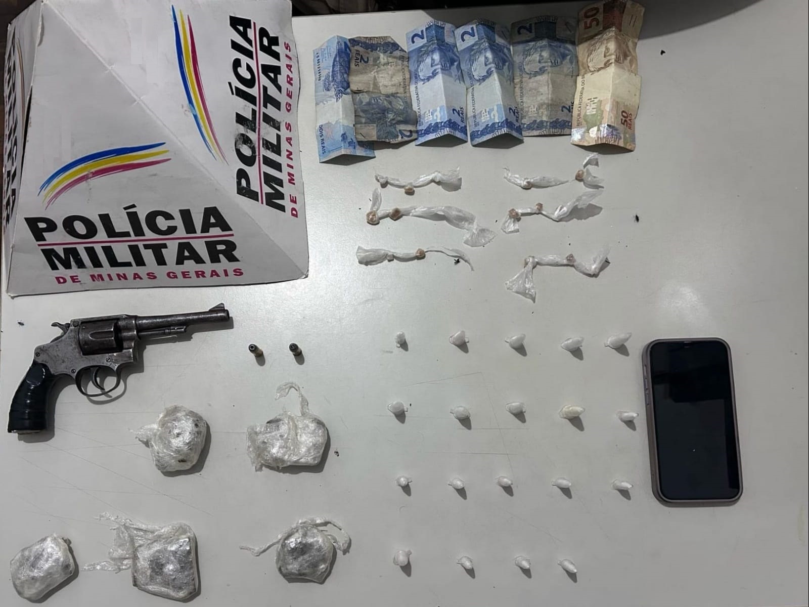 PM prende suspeitos de tráfico de drogas nos bairros Matozinhos e Padre Adelmo, em Itabirito, na última semana