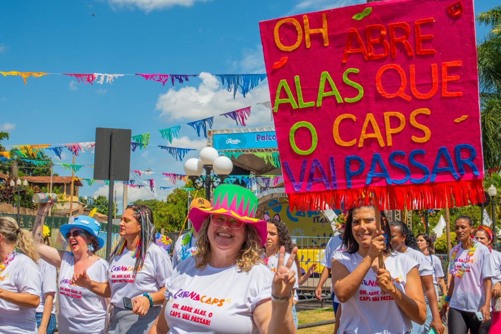 CarnaCaps: usuários dos Caps Álcool e drogas, Adulto e Infantojuvenil caem na folia em Itabirito