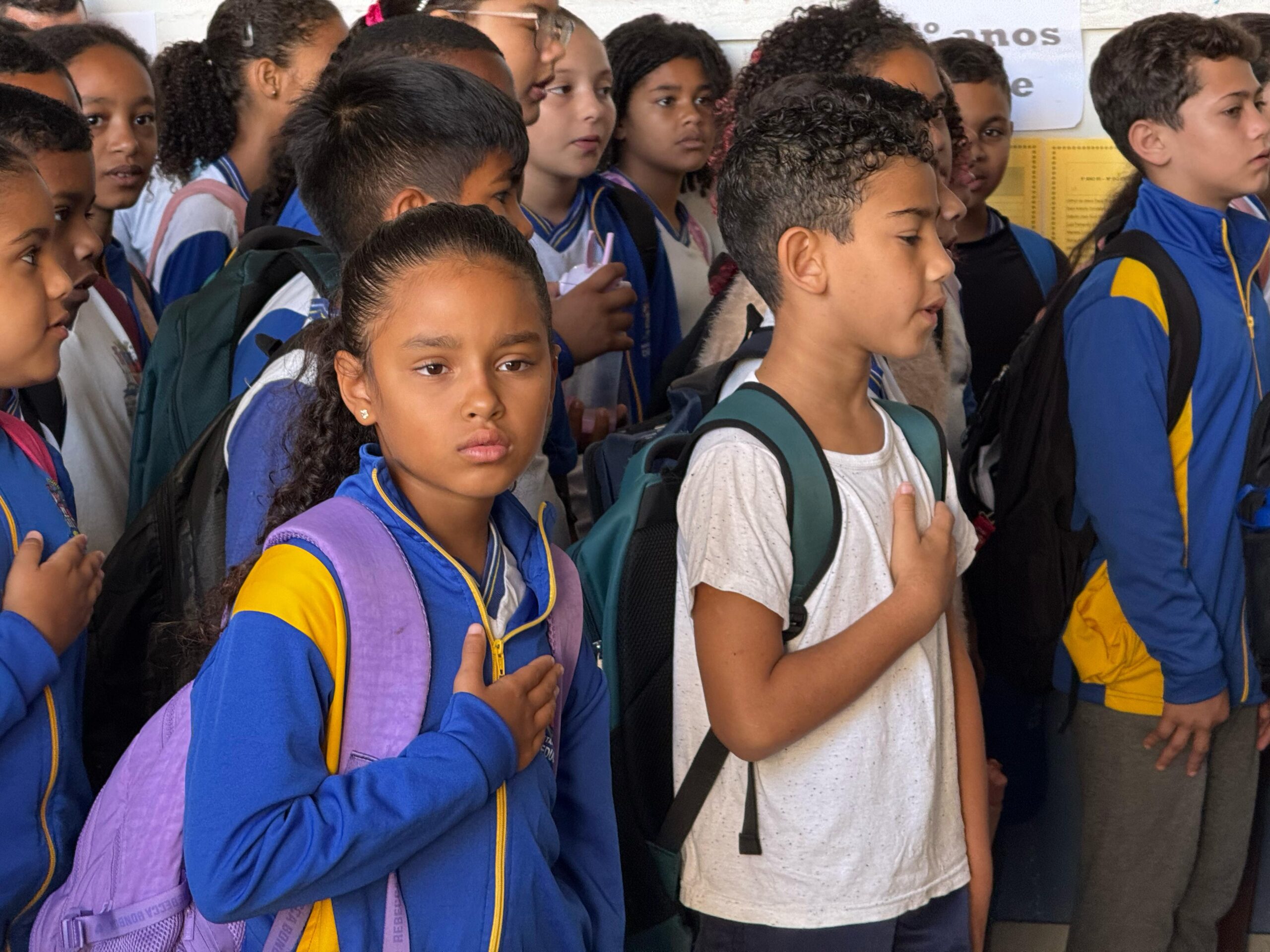 Escolas da rede municipal adotam momento cívico na rotina escolar