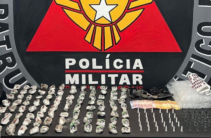 Polícia Militar apreende menores, drogas e uma arma de fogo em operação no Padre Adelmo, em Itabirito