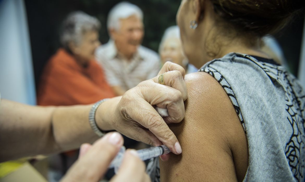 Mariana realiza ‘Dia D’ de vacinação contra gripe para população acima de 6 meses