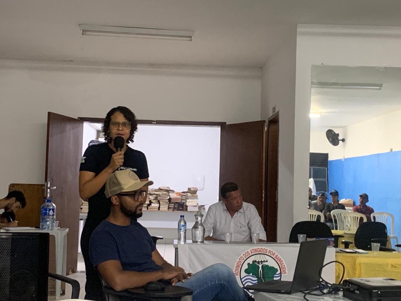 Moradores da Vila São Vicente e empresários do Chácara debatem duplicação da BR-356 em reunião