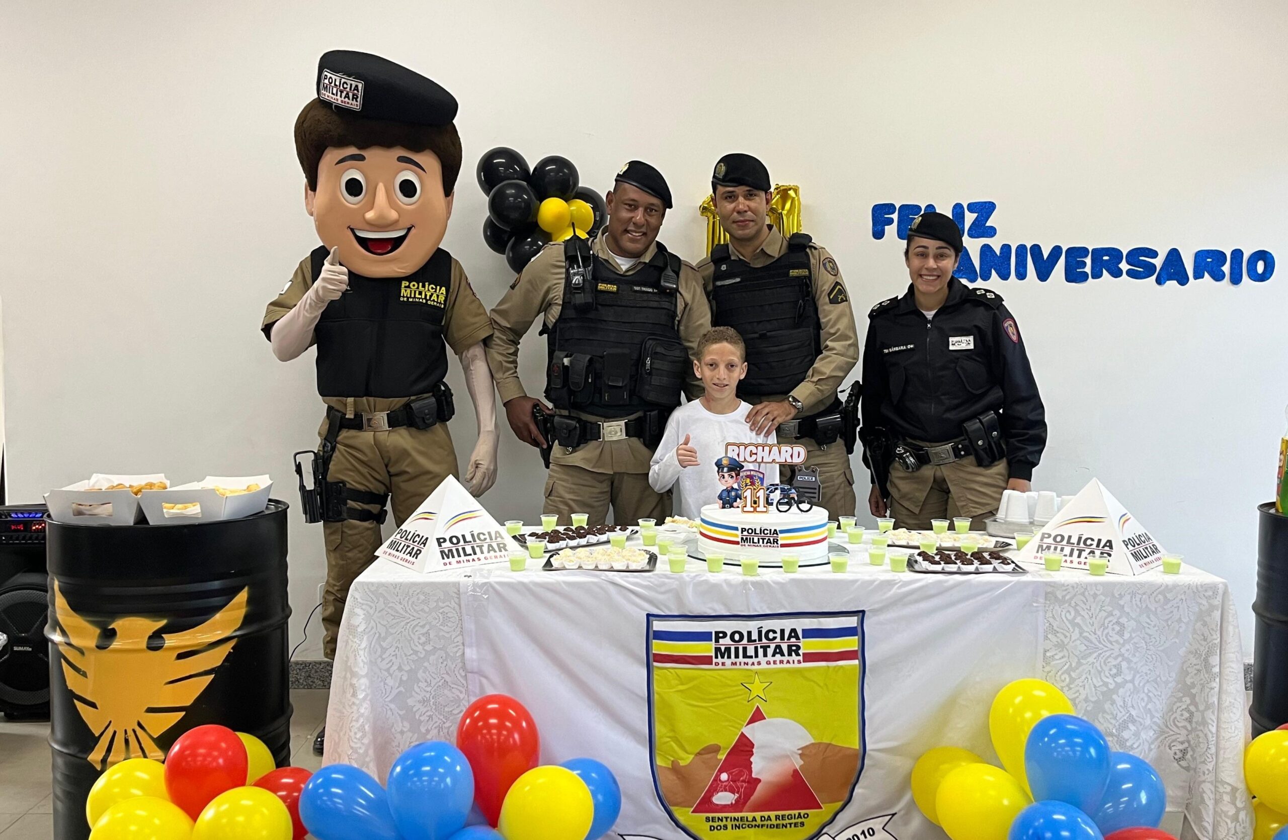 O que você quer ser quando crescer?: Polícia Militar de Ouro Preto faz festa de aniversário para garoto que sonha em ser policial