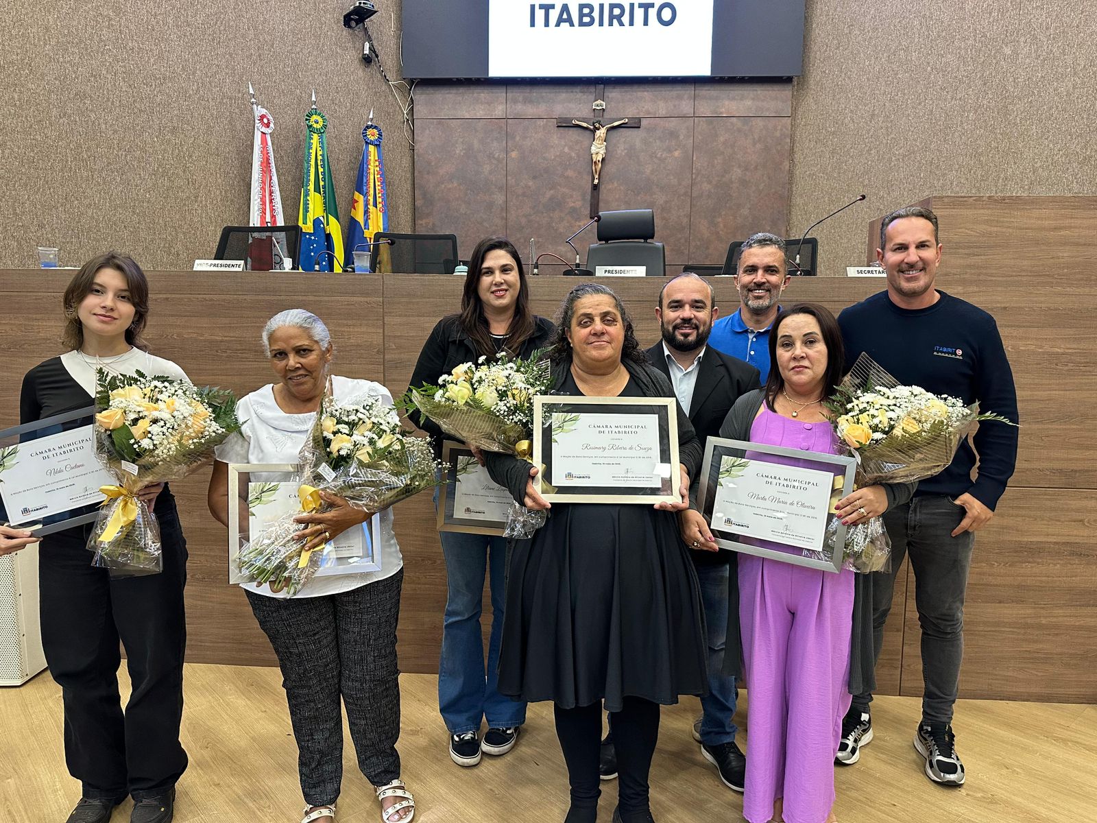 Câmara de Itabirito homenageia profissionais da limpeza urbana no Dia do Gari