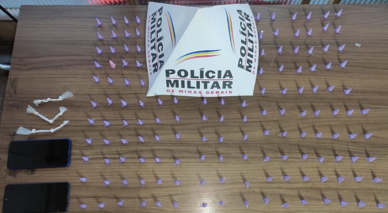Suspeitos fogem da PM no bairro Padre Adelmo, em Itabirito, mas drogas são apreendidas no trajeto