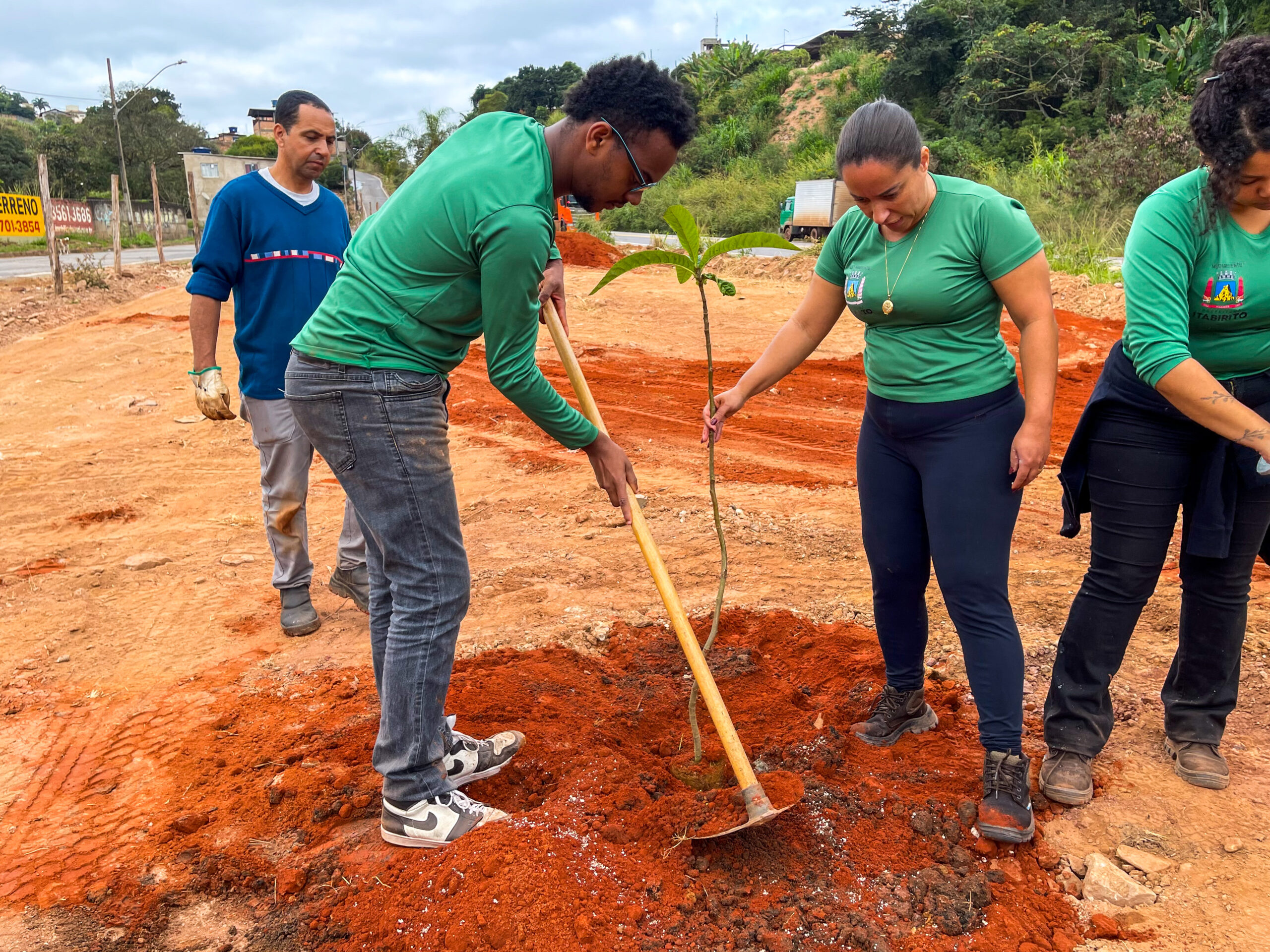 Dia da Mata Atlântica: Prefeitura de Itabirito realiza plantio em comemoração