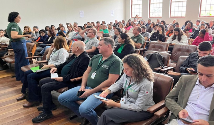 Encontro da Emater, em Ouro Preto, discute implantação de agricultura familiar nas escolas do município