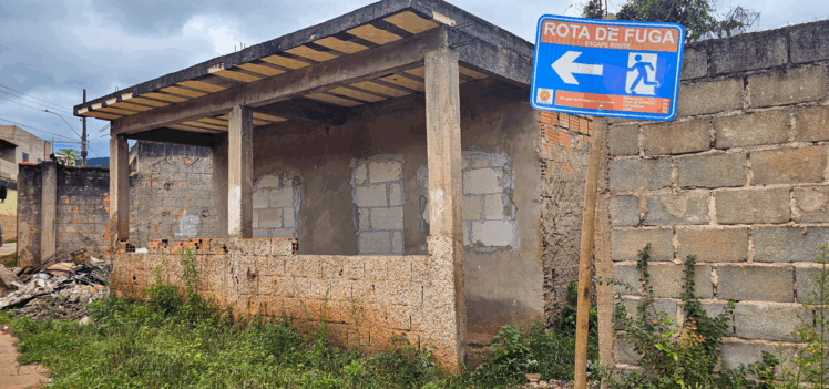 Moradores da Zona de Autossalvamento da Barragem Doutor denunciam condições insalubres e riscos à segurança
