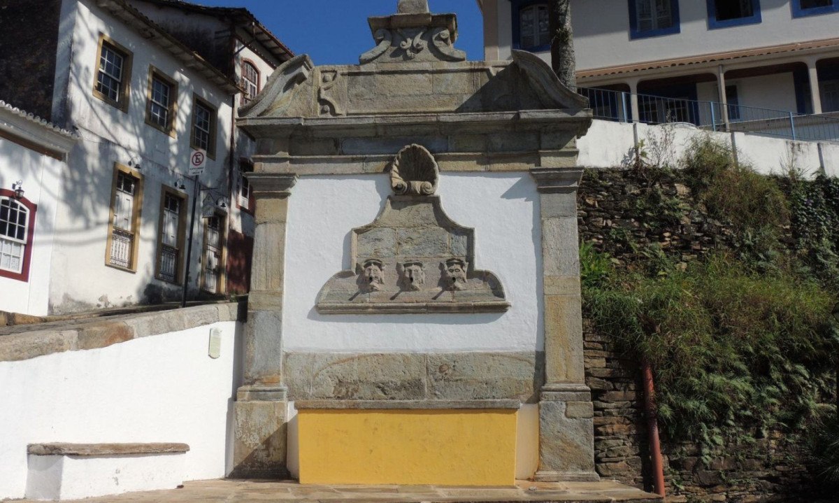 Dano ao patrimônio público de Ouro Preto: Chafariz do Passo é alvo de vandalismo