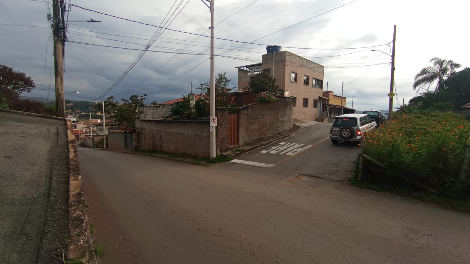 Logradouro sem nome na subida da Rua Tombadouro, em Cachoeira do Campo, passa a se chamar Helena Ramos de Lemos