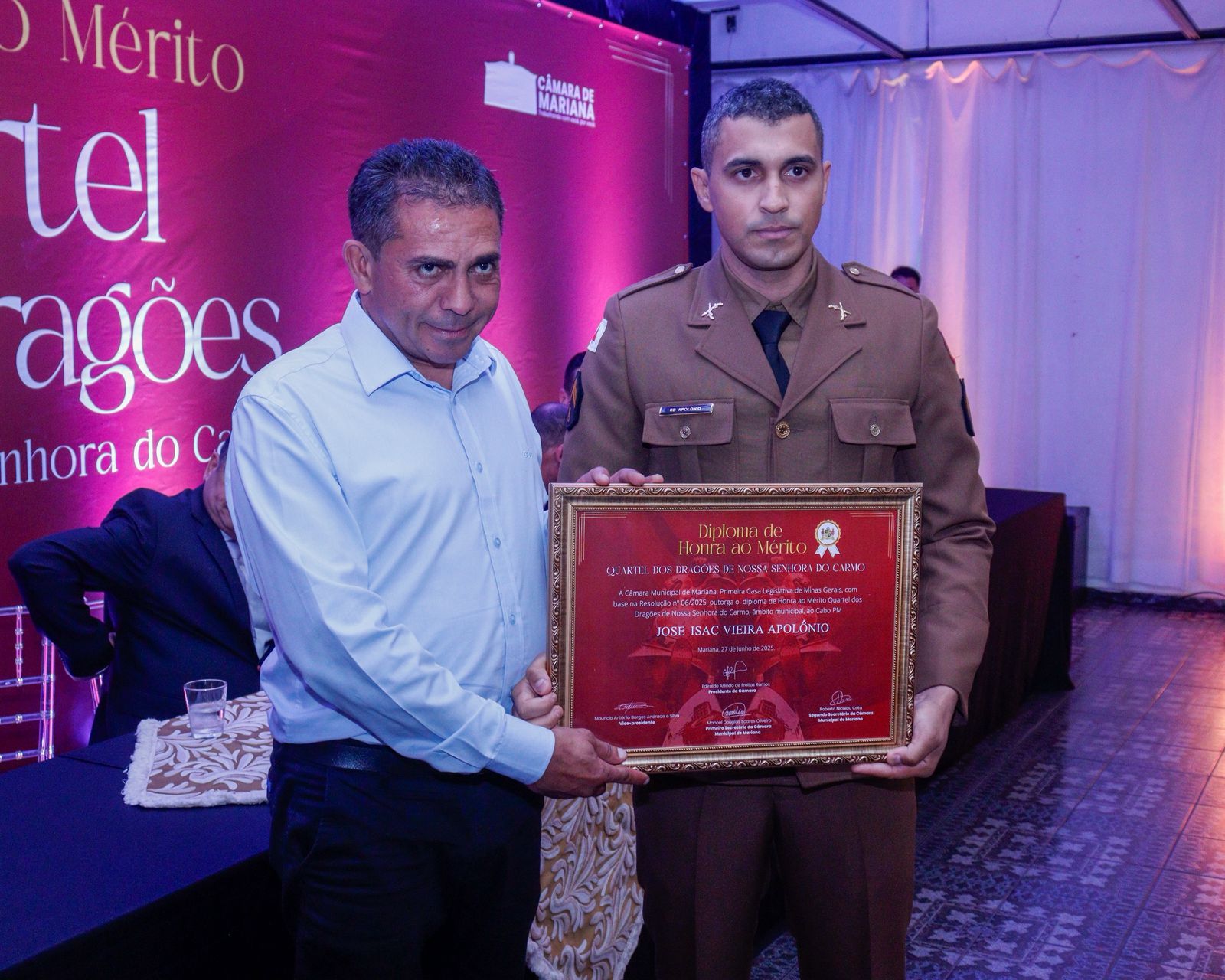 Câmara Municipal homenageia Polícia Militar com diploma de honra ao mérito