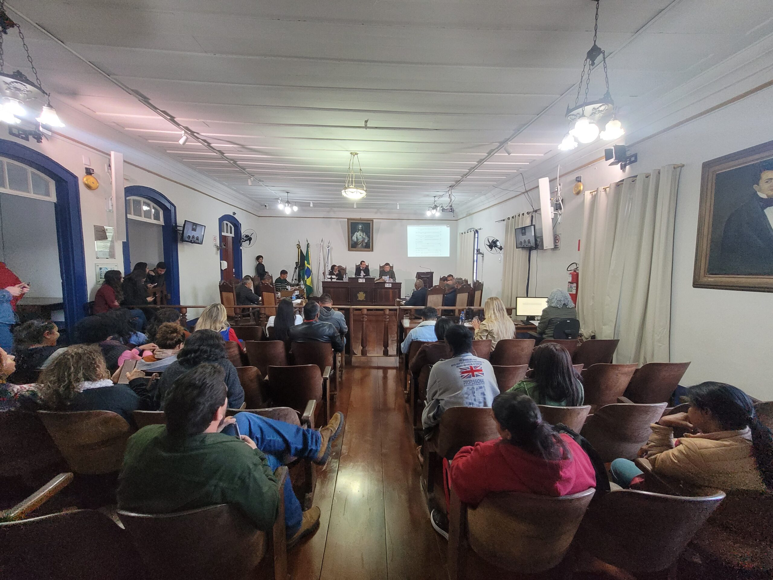 Vereador solicita instalação de mais redutores eletrônicos de velocidade na BR-356, em Ouro Preto