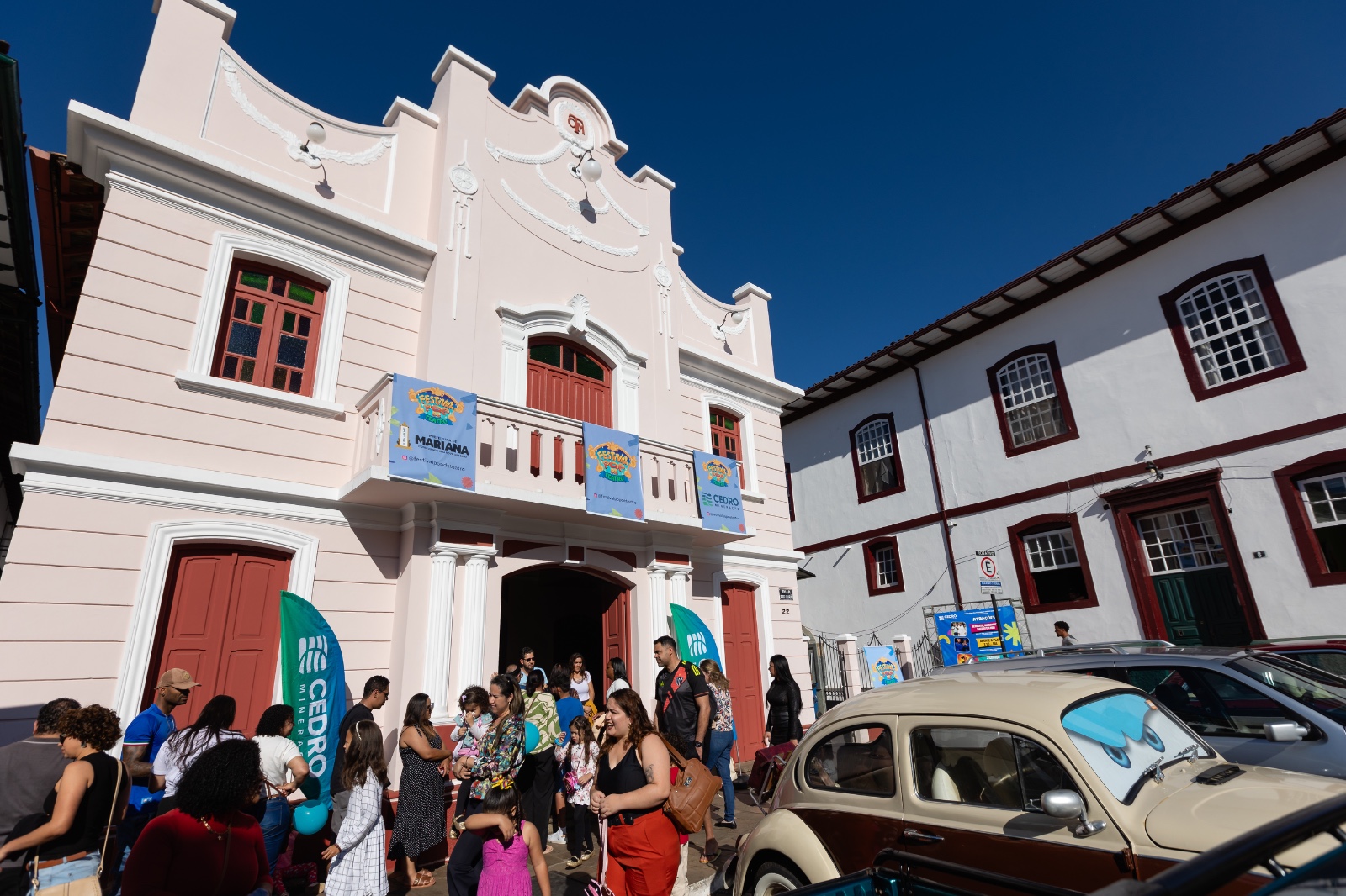 Com sucesso de público, Cedro Mineração e Prefeitura de Mariana levam teatro gratuito e acessível à população