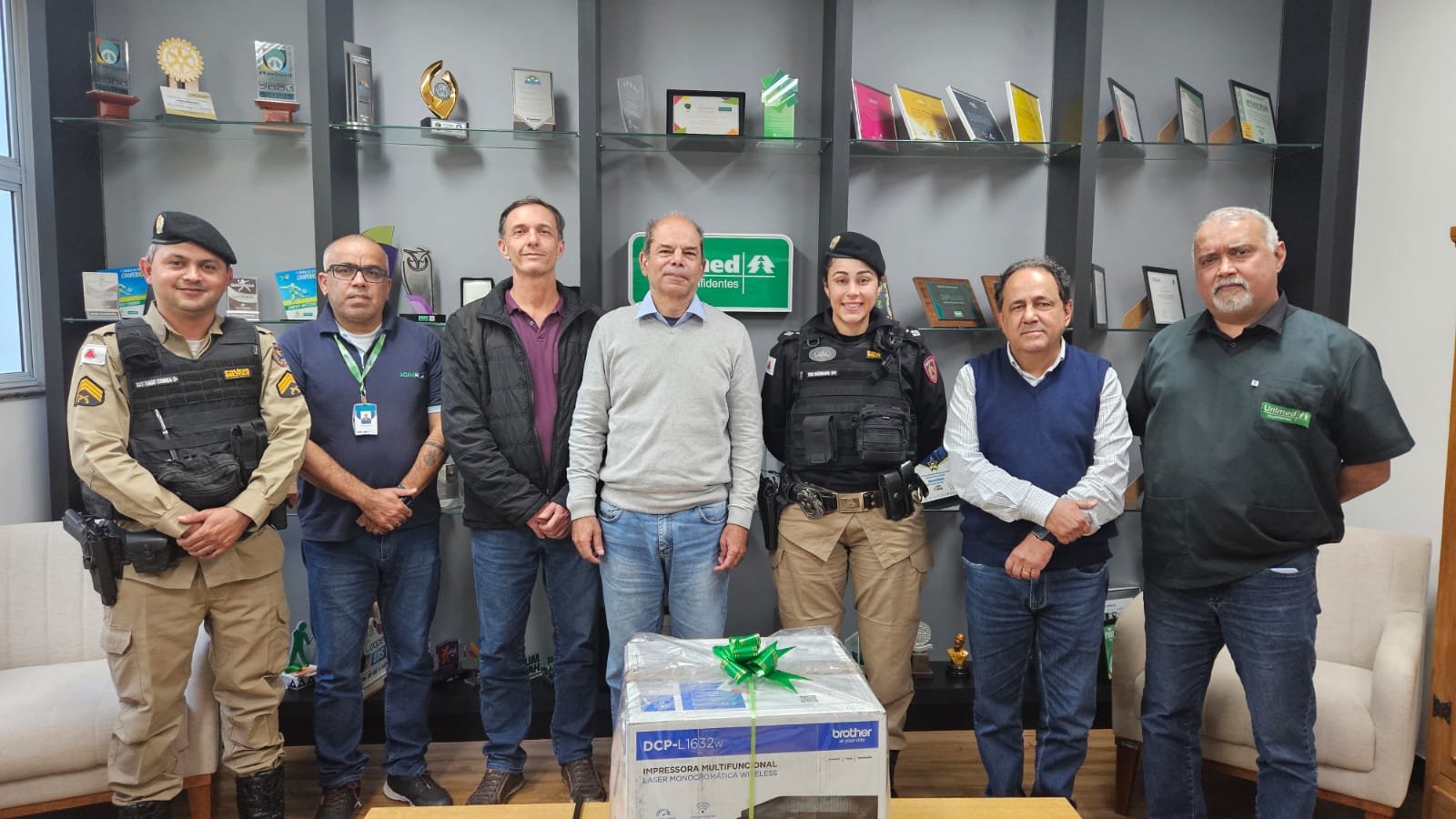 Unimed Inconfidentes doa impressora à PM de Ouro Preto e fortalece laços com a comunidade