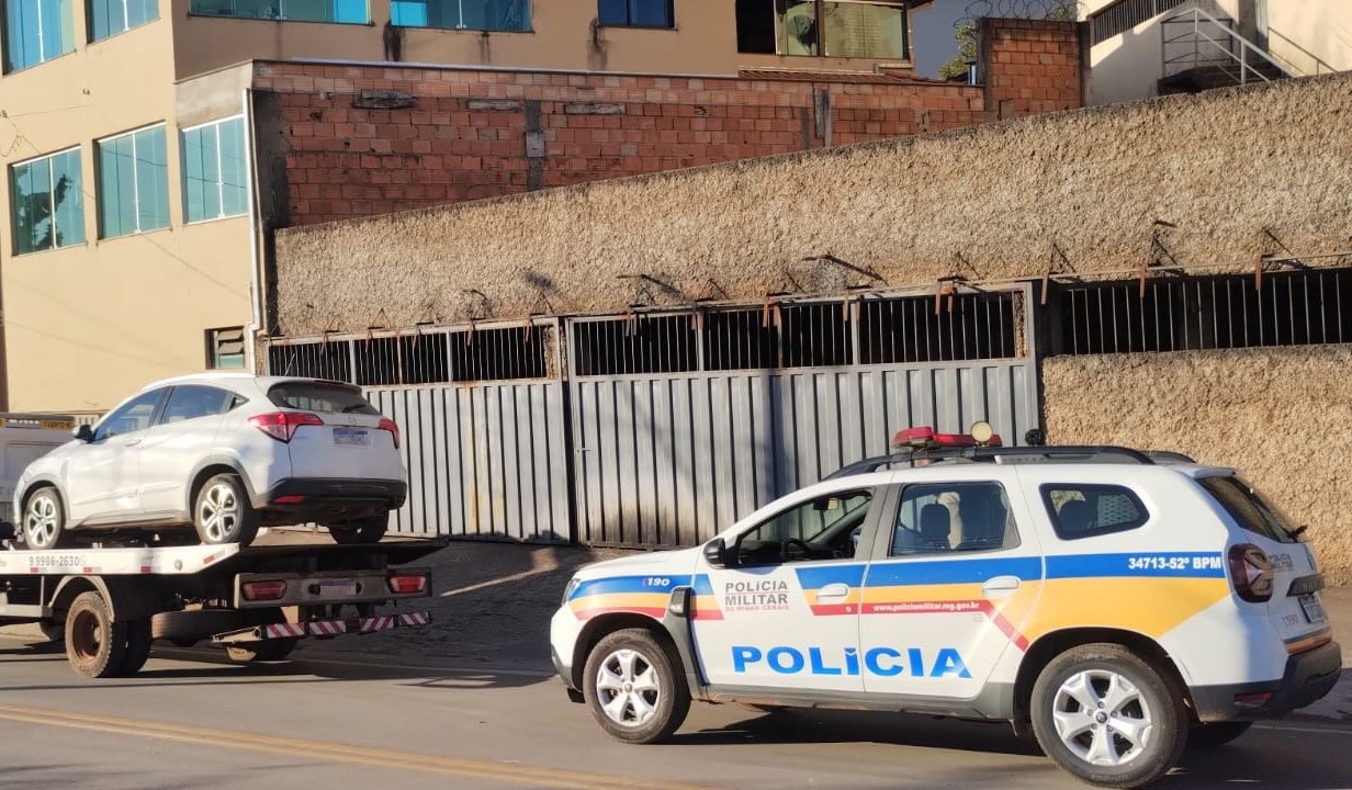 Veículo roubado em BH é recuperado pela PM em Itabirito; homem foi preso por receptação